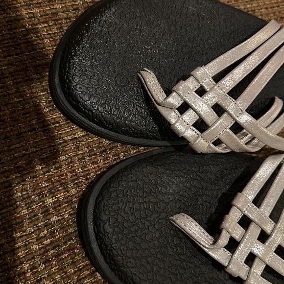 Sanuk women’s Flip Flop Yoga Salty , Size 10. Metallic - Picture 14 of 16